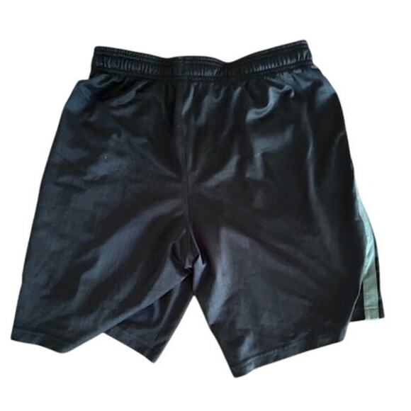 Under Armour Men’s Athletic Shorts & Joggers Bundle – Size M - Picture 3 of 8